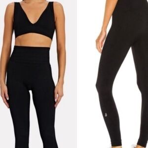WeWoreWhat Seamless Bra & Leggings Set